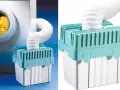 Accessoire pour évacuation sèche linge : un tuyau blanc flexible relié à un collecteur d'eau bleu et blanc.