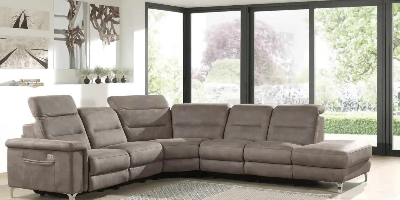 Canapé microfibre : confort et entretien facile, mais attention aux taches. Ce modèle modulable offre de nombreux avantages pour votre salon.
