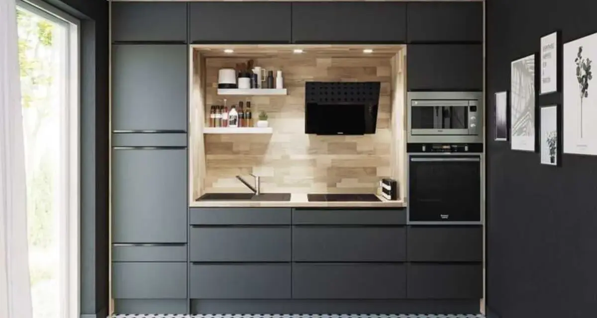 Cuisine moderne avec électroménagers encastrables et intégrables. La différence est subtile, mais l'intégration est plus discrète.