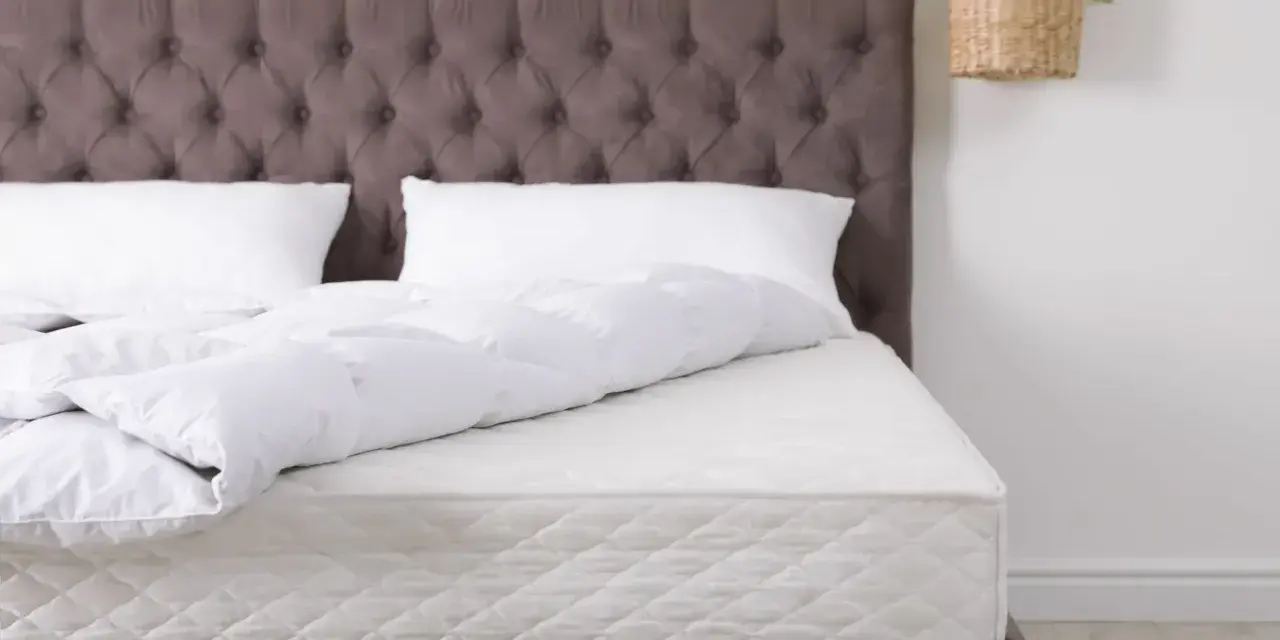 Un matelas avec ressorts ensachés, c'est quoi ? Il offre un soutien personnalisé et un confort optimal pour un sommeil réparateur.
