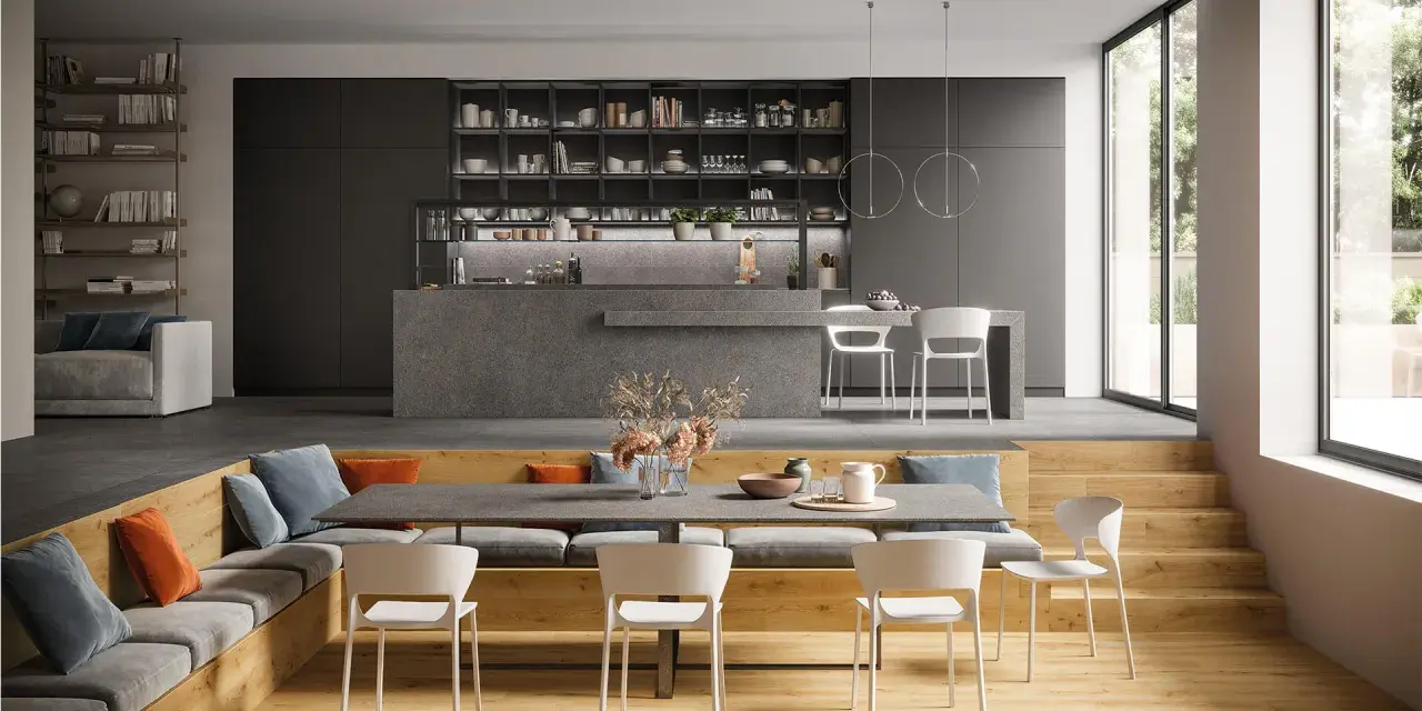 Aménagement moderne d'un salon salle à manger 12m2 avec banquette, table et cuisine ouverte.