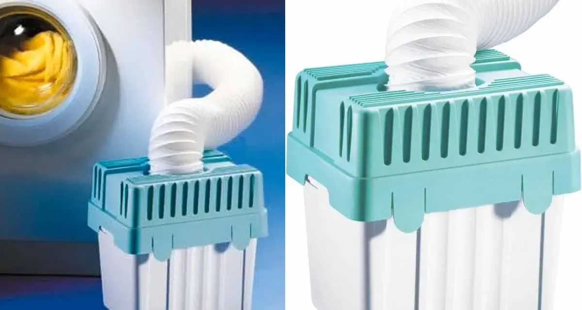 Accessoire pour évacuation sèche linge : un tuyau blanc flexible relié à un collecteur d'eau bleu et blanc.