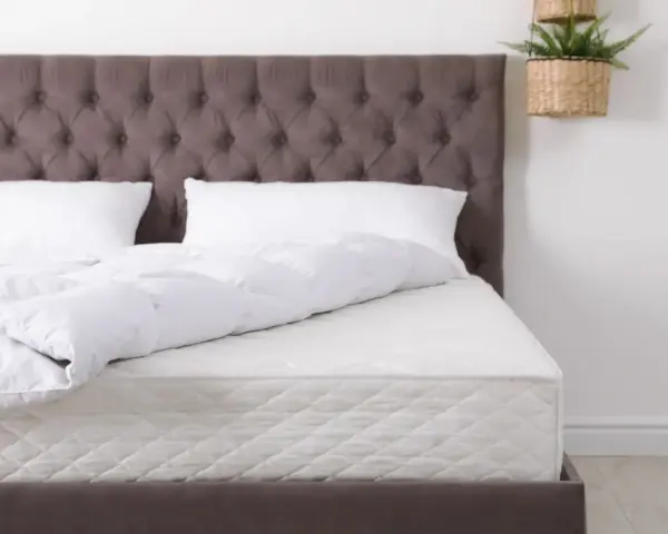 Un matelas avec ressorts ensachés, c'est quoi ? Il offre un soutien personnalisé et un confort optimal pour un sommeil réparateur.