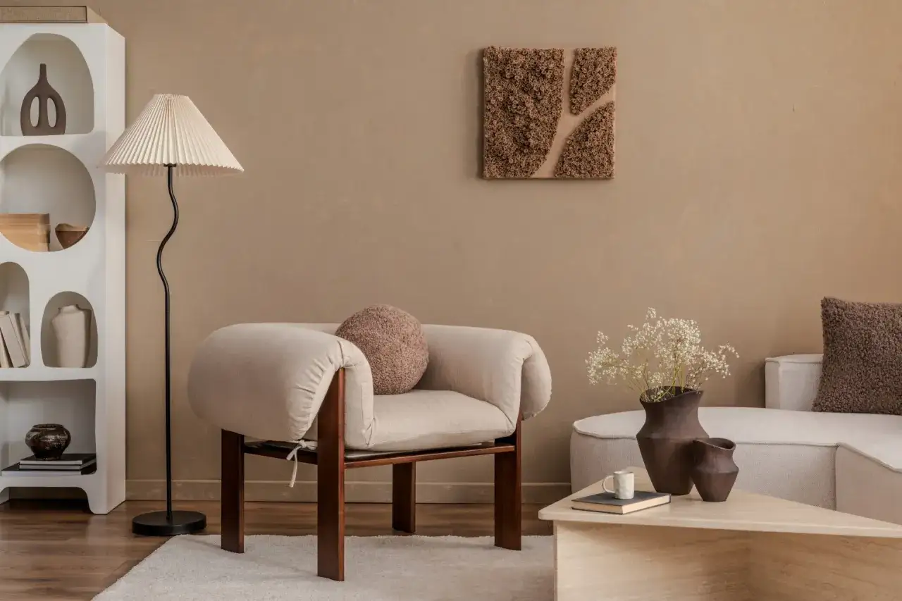 Un fauteuil confortable en lin, un pouf rond et un canap&eacute; modulable : une invitation &agrave; d&eacute;couvrir les noms des diff&eacute;rents types de fauteuils.